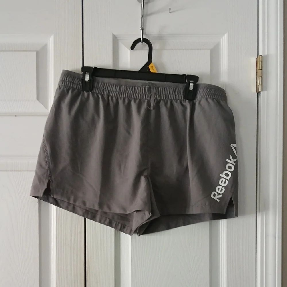 Reebok light gray lightweight athletic staple short Sz XXL NWOT